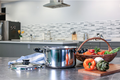 Limited Edition 9 Qt. Roaster With Cover