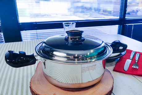 Limited Edition 4 Qt. (3.8L) Roaster with Cover