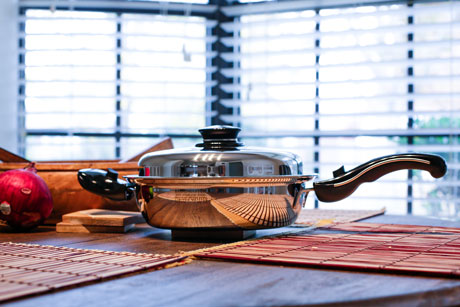 Limited Edition 10 in. Petite Essential Pan