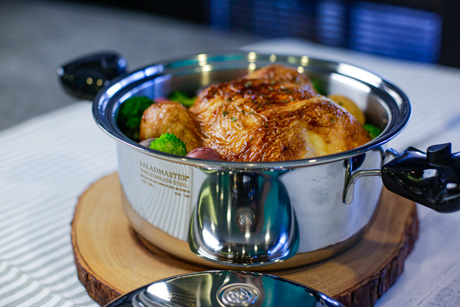 Limited Edition 4 Qt. (3.8L) Roaster with Cover