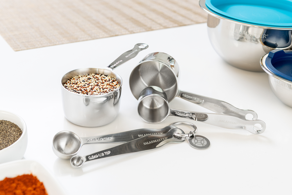 Ensemble de spécialité : tasse à mesurer et cuillère