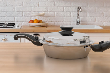 Limited Edition 10 in. Petite Essential Pan