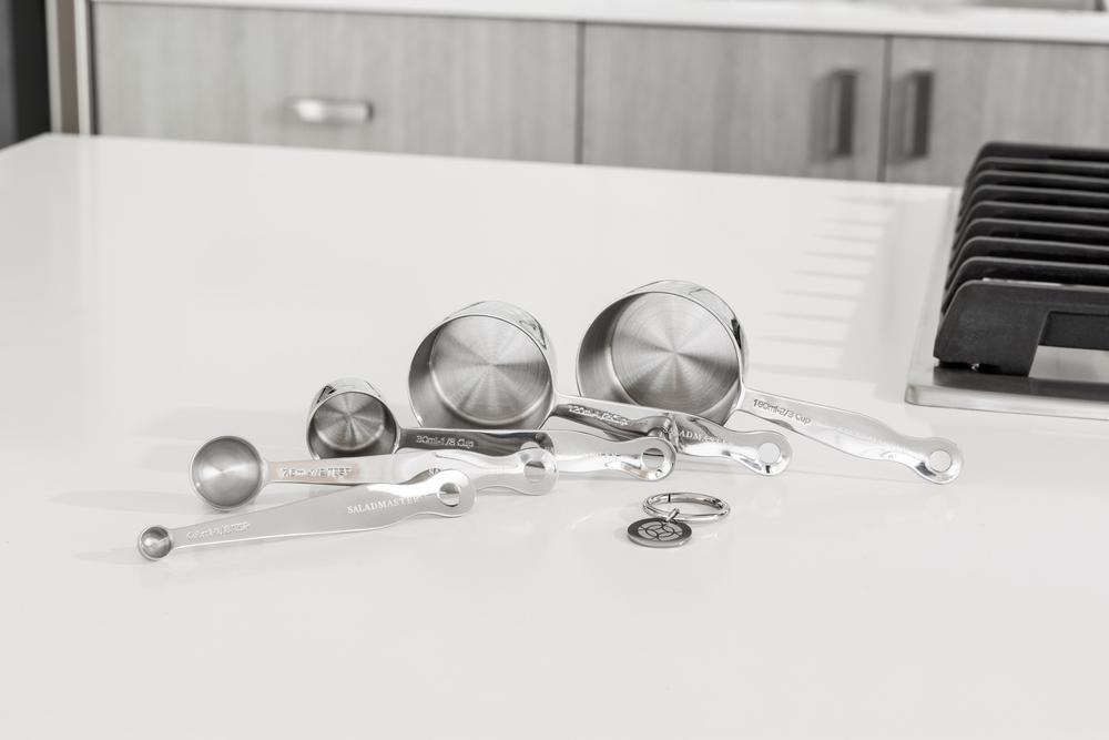 Ensemble de spécialité : tasse à mesurer et cuillère